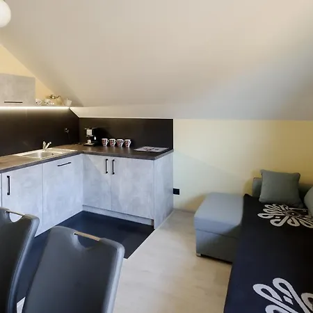 Na Akacjowej Щирк